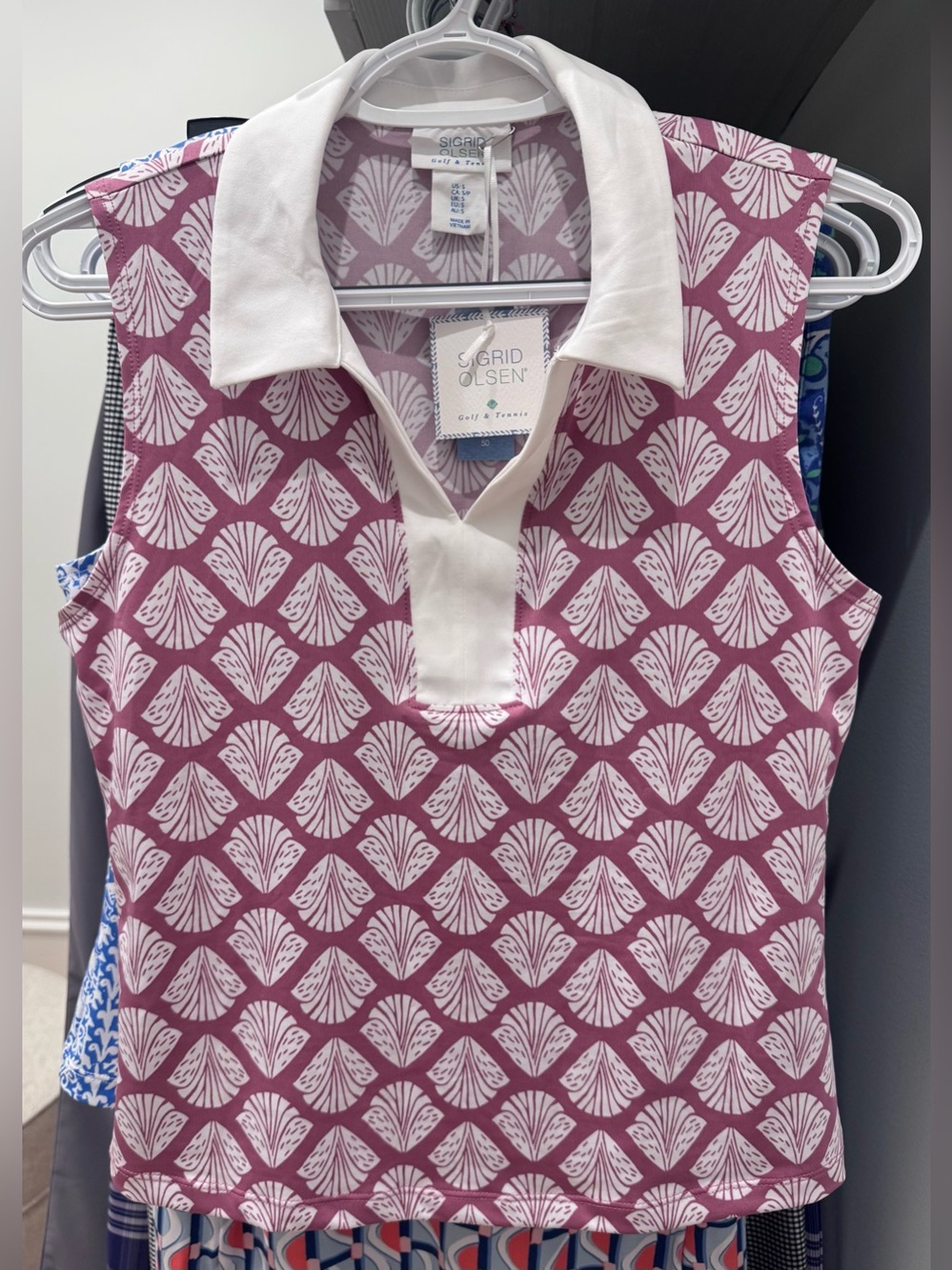 Sigrid Olsen Sleeveless Polo Top in Mauve and White Shell Print